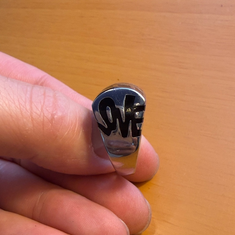 Graffiti Style Bold Two-Tone LOVE - Black & Silver Ring size 9 - Picture 3 of 6
